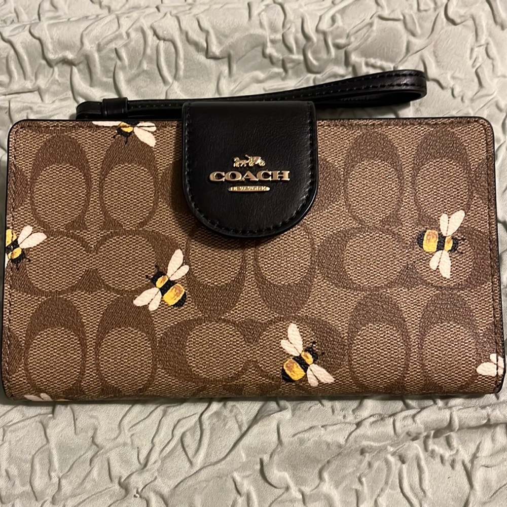 Coach Bumble Bee Cellphone Wristlet 🐝